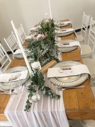 floral runners 2 pieces per table with thin penny gum tails on the end copy